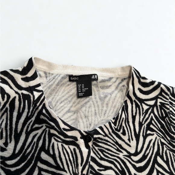 H&M Black and White Zebra Print Classic Cardigan Sweater - Picture 4 of 4